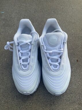 Nike Air Max All-White Lightweight Sneakers